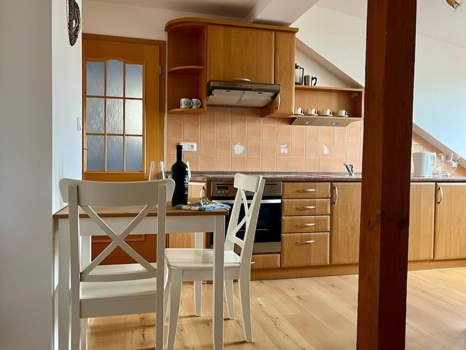 דירות פודבראדי Apartman Terasa U Kolonady מראה חיצוני תמונה